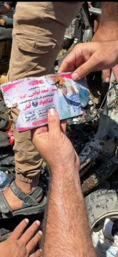 Abu_Salah9's tweet photo. قتلته اسرائيل اليوم في قطاع غزة وهو في طريقه لتوزيع بطاقات حفل زفافه على أصدقائه وأقاربه

قهرٌ أبدي. https://t.co/6jjX8oGm8w
