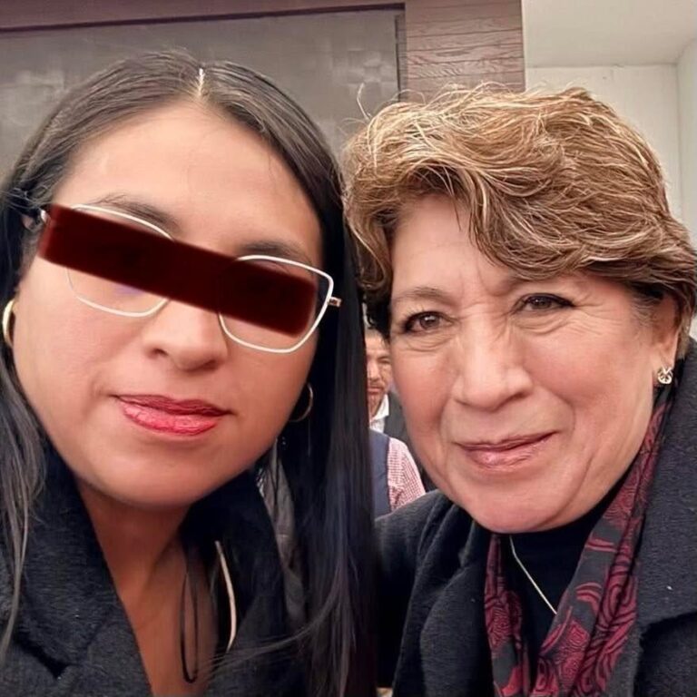 FormalPrision's tweet photo. La Fiscalía del Estado de México detuvo a   seis personas, por el delito se simulación de secuestro, en el que habría participado la alcaldesa de Tenancingo, Nancy Nápoles Pacheco, quien el pasado 1 de junio denunció haber sido privada de su libertad.
https://t.co/gzhVCcrh7M https://t.co/8SHBL3Zes7