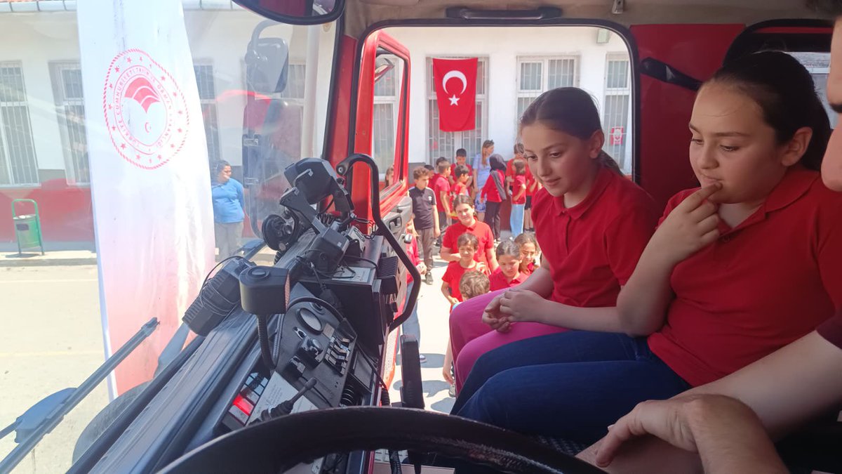 AlacamMem's tweet photo. ➡️ Millî Eğitim Bakanlığı ile Orman Genel Müdürlüğü arasında imzalanan protokol kapsamında, Alaçam Orman İşletme Şefliği tarafından Halk Eğitimi Merkezi Konferans Salonu’nda “Orman Yangınları Farkındalık Eğitimi” gerçekleştirildi. https://t.co/yE9yQvZX29