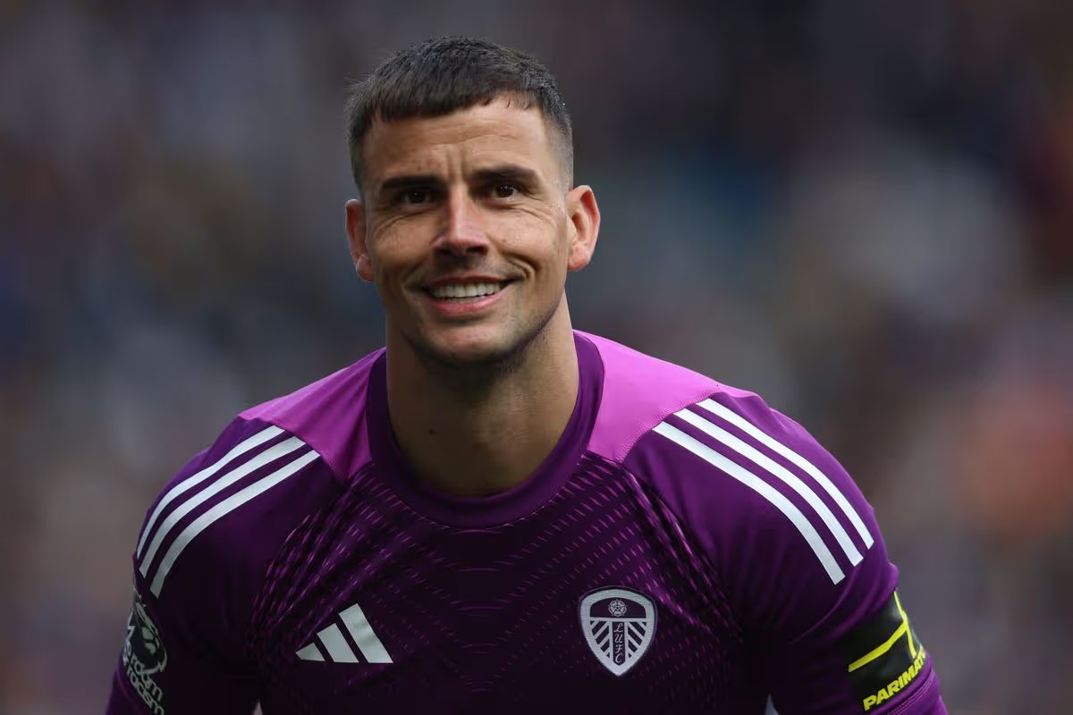 UnitedStandMUFC's tweet photo. 🚨 Talks are ongoing with Leeds goalkeeper Karl Darlow as Man United look to bring in a new backup this summer. Sam Johnstone is also on the list. [@JacobsBen, @UnitedStandMUFC] #mufc https://t.co/Otg9xQfbwu