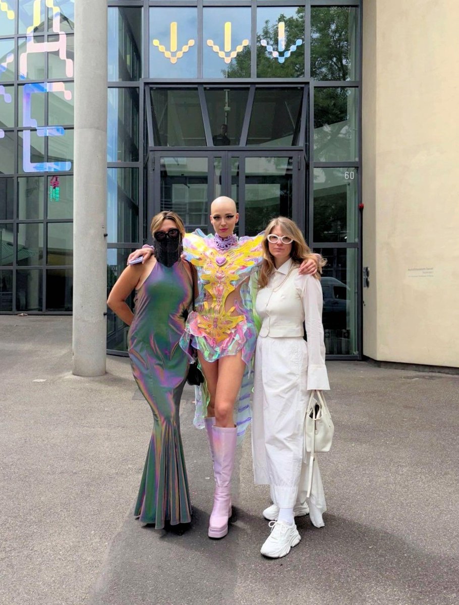 francis_ost's tweet photo. Finally united again!

🤍 @madebyoona, @soffpoffthought &amp; I recreated our photo from @artontezos_ in Berlin last year during the beautiful Champagne Breakfast hosted by @sleekmag, @cifraworld &amp; @postanika at @kunstmuseumbs in Basel this week! https://t.co/mmkKMNAaay