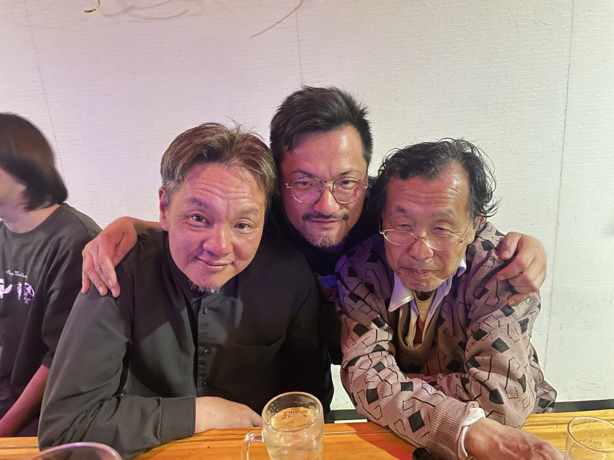 SatakeRecord's tweet photo. THE西成の邪悪三人店主
左から　ゆっくり霊夢の部屋(ゆっくり)
クラシック音楽バー
メイド居酒屋カワイイ

全員　酔うてたなあと。記念撮影。 https://t.co/tbYkbH6JVw