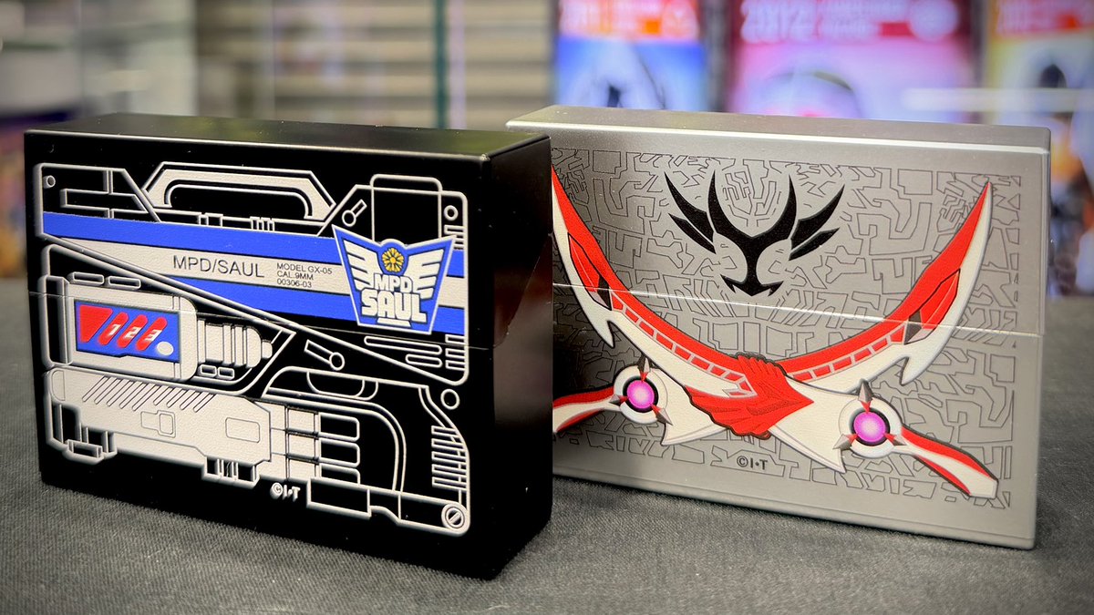 KamenRiderStore's tweet photo. 【#仮面ライダーストア東京店 新商品情報】

明日6/19(金)から #仮面ライダーアギト の新商品が東京店で販売開始❗️🐉
人気のZippoシリーズのほか、カードやタバコなど小物が入れられるマルチハードケースも登場します🔥
店内にて実物もご覧いただけます、是非チェックしてみてください！👀

※一部を除き、東映ONLINE STOREでも販売中です。