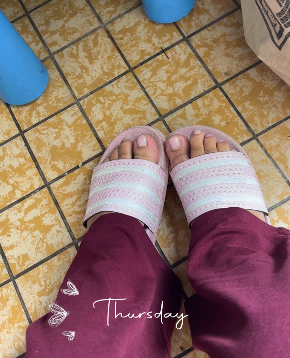 godinkyra's tweet photo. pedi done ✅ 
i want it reimbursed by tonight goonies

#feetworshi̇p #findomme #findombe #findom #tikkieslaaf https://t.co/kKthAABax1