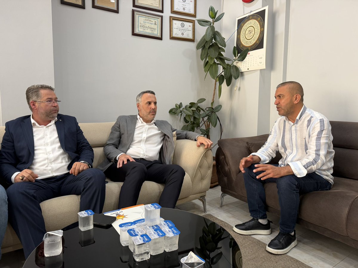 yunustever's tweet photo. Geçmiş Dönem Geyve İlçe Yönetim Kurulu Üyemiz Eyüp Ay’ı işyerinde ziyaret ederek, Sayın Cumhurbaşkanımızın selamlarını ve muhabbetlerini ilettik.

Eyüp kardeşimize davamıza olan emekleri, destekleri ve muhabbetleri için çok teşekkür ediyorum. #DaimaMilletle #SakaryaİçinSevdamızBir