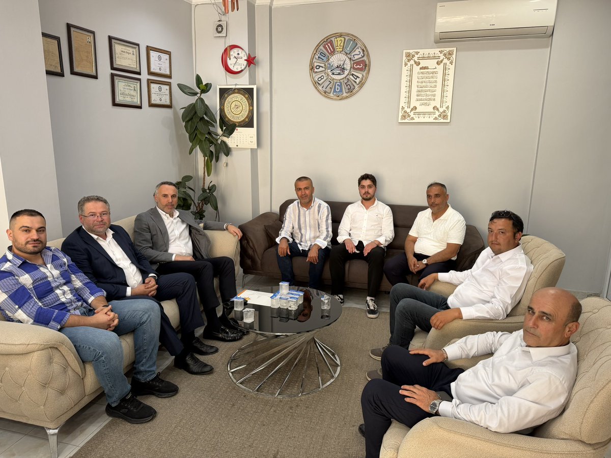 yunustever's tweet photo. Geçmiş Dönem Geyve İlçe Yönetim Kurulu Üyemiz Eyüp Ay’ı işyerinde ziyaret ederek, Sayın Cumhurbaşkanımızın selamlarını ve muhabbetlerini ilettik.

Eyüp kardeşimize davamıza olan emekleri, destekleri ve muhabbetleri için çok teşekkür ediyorum. #DaimaMilletle #SakaryaİçinSevdamızBir