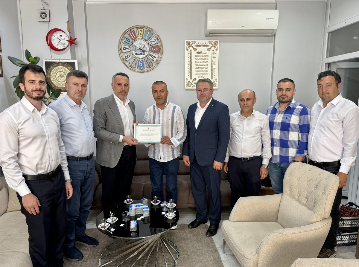 yunustever's tweet photo. Geçmiş Dönem Geyve İlçe Yönetim Kurulu Üyemiz Eyüp Ay’ı işyerinde ziyaret ederek, Sayın Cumhurbaşkanımızın selamlarını ve muhabbetlerini ilettik.

Eyüp kardeşimize davamıza olan emekleri, destekleri ve muhabbetleri için çok teşekkür ediyorum. #DaimaMilletle #SakaryaİçinSevdamızBir