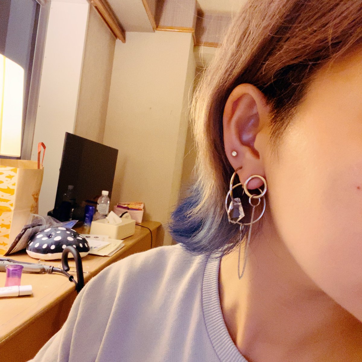 shien_96's tweet photo. 今回付けてたピアス
左ピアス誕プレで貰ったやつお気に入り🫶
部屋散らかしすぎな← https://t.co/CuESYs6Cw7