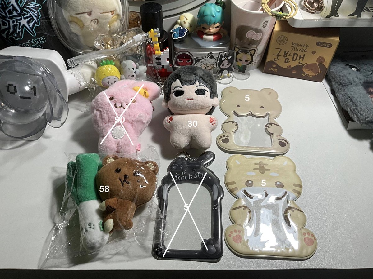 ryscart1's tweet photo. WTS NCT PCS, DOLLS &amp; ALBUMS ⭑.ᐟ
⤿ mostly jisung
⤿ all on hand

⌗ more pcs in replies, can combine
⌗ no need all taken 
⌗ exc postage only

📮🚛 RM8 WM RM15 WM
#ryssells #pasarnct #pasarnctdream https://t.co/ldwwJX8Bzy
