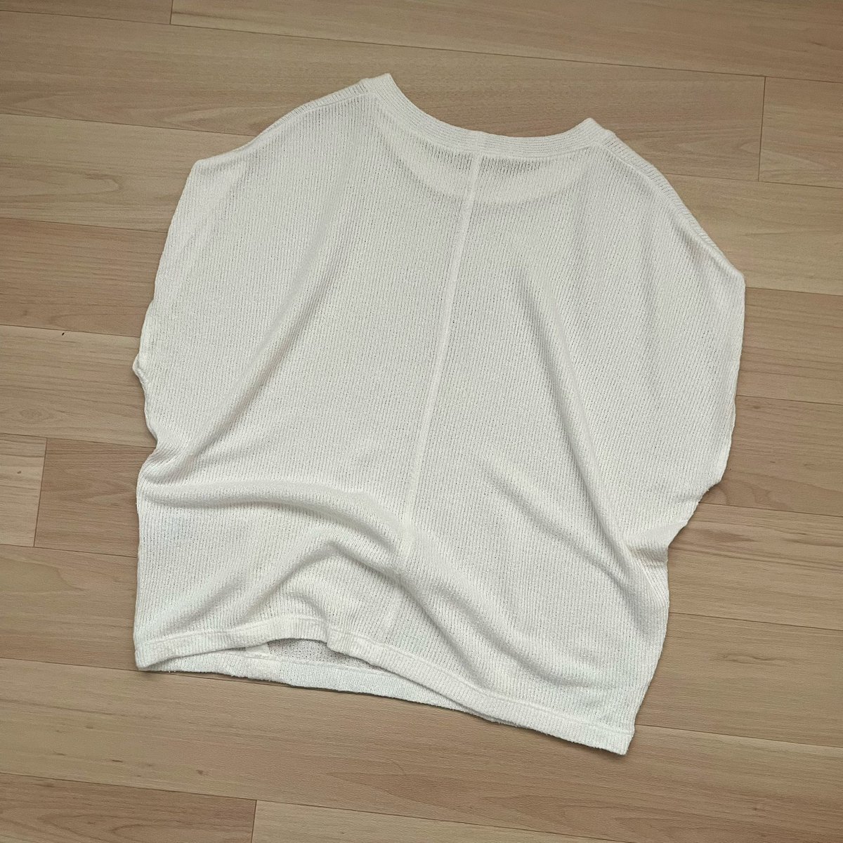 gummybearstuff's tweet photo. GU เสื้อไหมพรมแขนกุด
อก45 ยาว22”
🍎100บาท

#ส่งต่อ #เสื้อผ้ามือสอง #ส่งต่อเสื้อผ้า 
#เสื้อผ้ามือ2 #เสื้อผ้ามือสองสภาพดี #ส่งต่อเสื้อผ้ามือสอง #ส่งต่อเสื้อผ้ามือ2 https://t.co/6Hb5s8cuMo