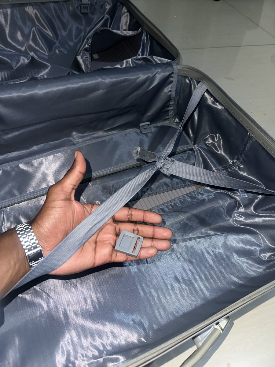 GospelJr's tweet photo. Should we say it’s still safe to fly @KenyaAirways with our valuable belongings? https://t.co/nq4371IzYq