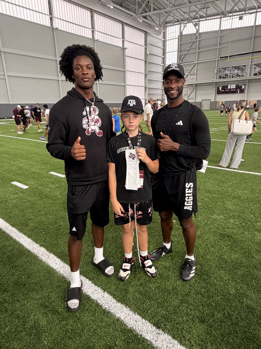 maxqbsunshine's tweet photo. Thank you Texas A&M for a great camp . Fell short by 1 point last year in the championships but came away with it this year . Aggie ball champs 2026🏈 @AggieFootball #classof2032 #qb1 #texasfootball #recruit https://t.co/8Sby9NUKT0