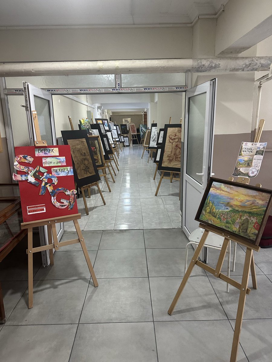 DevrekBilsem's tweet photo. 🎨🎶 Devrek BİLSEM Resim Sergisi ve Müzik Dinletisi gerçekleştirildi.

Devrek ve Gökçebey'den özel yetenekli öğrencilerimizin eserleri büyük beğeni topladı. Programa İlçe Millî Eğitim Müdürü Ercan Kahya ve Şube Müdürü Oğuz Bölge de katıldı.Emeği geçen herkese teşekkürler https://t.co/uej1MdxTRa