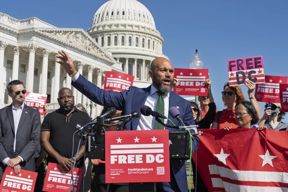 SharonElizaDC's tweet photo. From @EleanorNorton: 

“With his background as counsel in my office and service the DC Council, Robert White's experience &amp; tenacity prepare him to take the torch as DC's delegate to Congress and carry it into the future.

"Congratulations, Robert. I know you will never yield." https://t.co/F5IHHKwnXo
