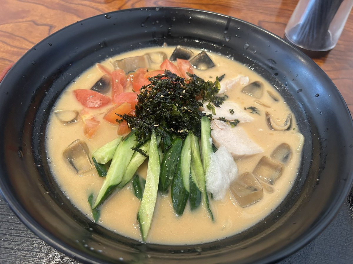 2ibriela's tweet photo. 急遽連れて行ってもらってフレンズお姉さんと冷たいラーメン食べたりした https://t.co/oiAS91VCmn