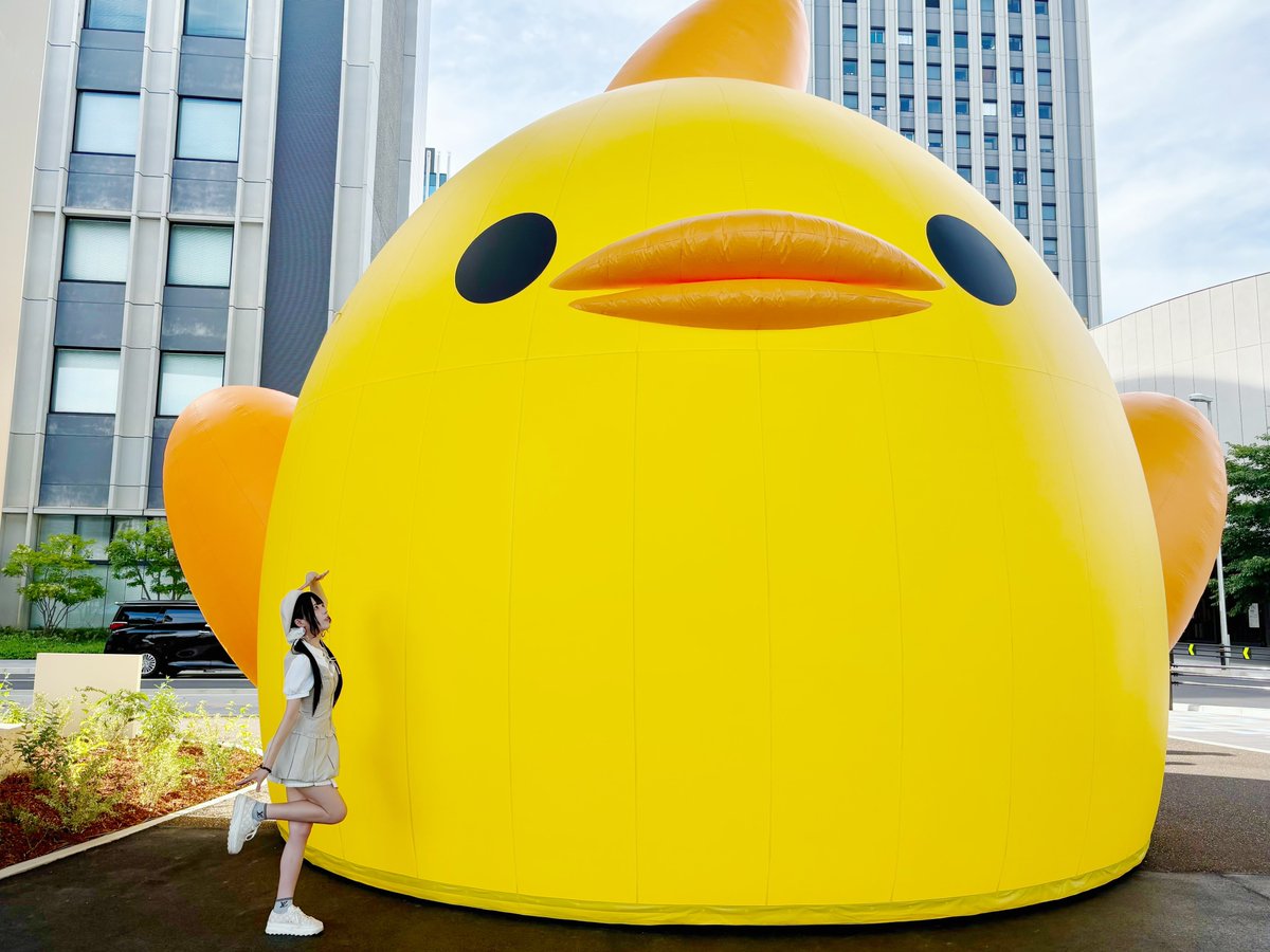 oinagoya's tweet photo. 中川運河堀留にオープンした
NAKAGAWA CANAL DOORSに

超巨大な『ぴよりん』が登場したよ～✨️ https://t.co/x3XTLDVZFW