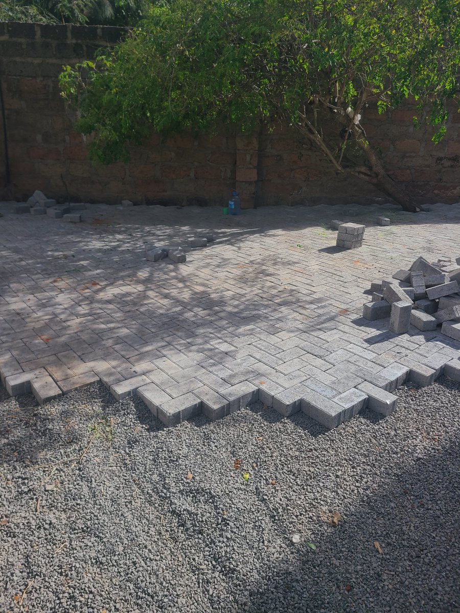 murziefaith's tweet photo. Good evening guys.
I'm still your one-stop plug for anything Pre-cast concrete products related☺️I fabricate CABROS, Kerbs, hollow blocks, etc, and LAY at a very friendly price.
Please Patronize my business 🙏🏾 https://t.co/ln6Mx1MgaQ