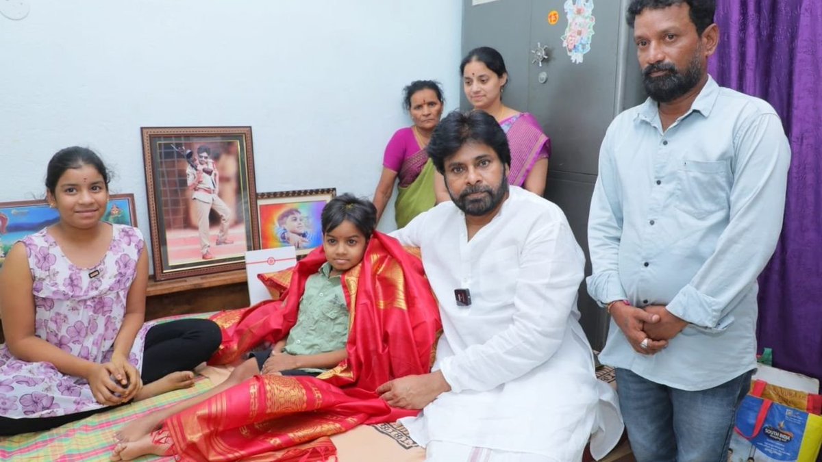 AsianetNewsSN's tweet photo. Pawan Kalyan: ಪುಟ್ಟ ಅಭಿಮಾನಿಯ ಆಸೆ ಈಡೇರಿಸಿದ ಆಂಧ್ರ ಡಿಸಿಎಂ: ಕುಟುಂಬಕ್ಕೆ ನೀಡಿದ್ರು ಭರ್ಜರಿ ಗಿಫ್ಟ್!
Click for Complete Details: https://t.co/kcjYevSkNr
#PawanKalyan #YoungFan #Support #Family https://t.co/QoyBvVqe13