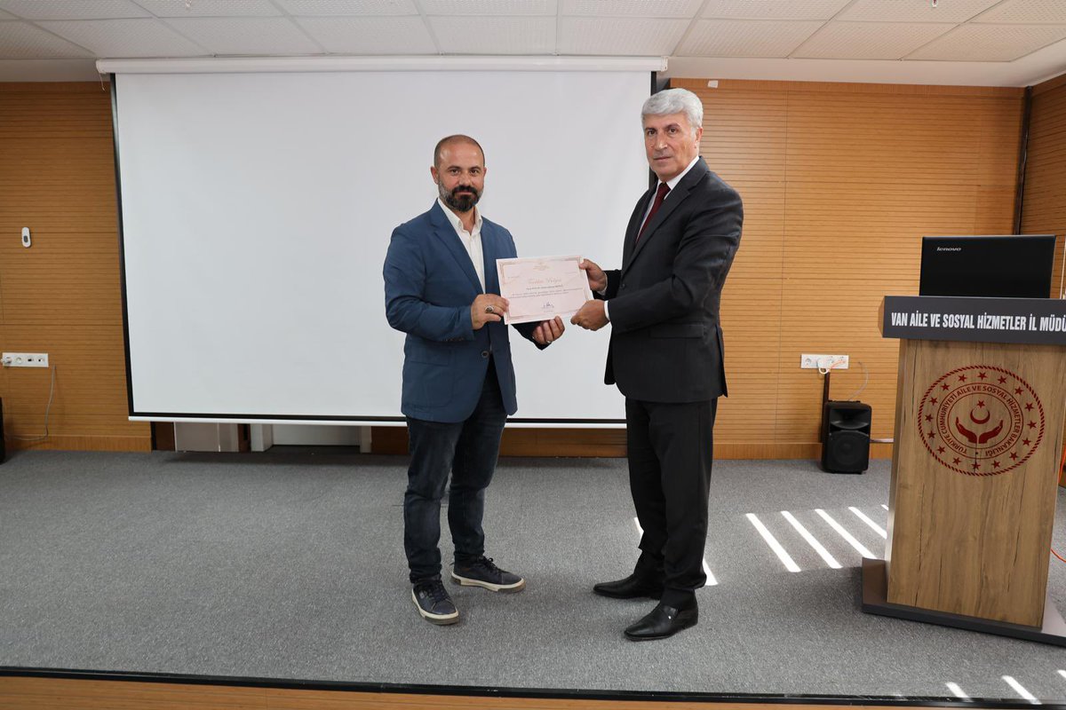 vanashim's tweet photo. II. Ulusal Otizm Eylem Planı kapsamında, Van Yüzüncü Yıl Üniversitesi Eğitim Fakültesi Özel Eğitim Bölümü Başkanı Prof. Dr. Abdurrahman MENGİ tarafından kurumlarımızda görev yapan meslek elemanlarına yönelik Otizm Farkındalık Eğitimi gerçekleştirildi. https://t.co/TFNJmxRVPW