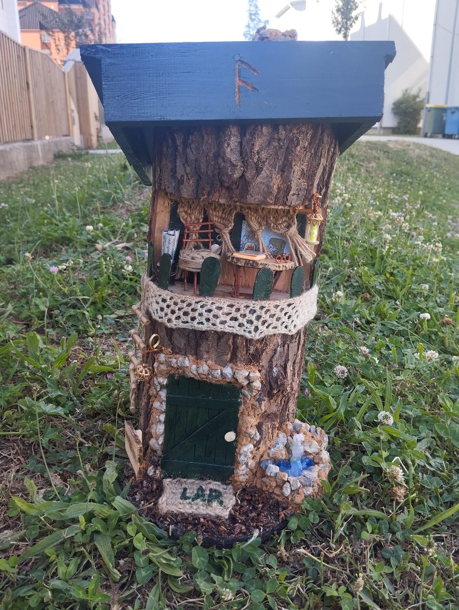 ceipramonsagra's tweet photo. CASCARILLA estrea casa!!!
Grazas a unha familia, o noso Trasno Cascarilla ten unha nova e preciosa casa. Buscade debaixo das ventás da Biblio a ver se a atopades!!! 📚🏠🧚‍♀️ https://t.co/TOXii40NL4