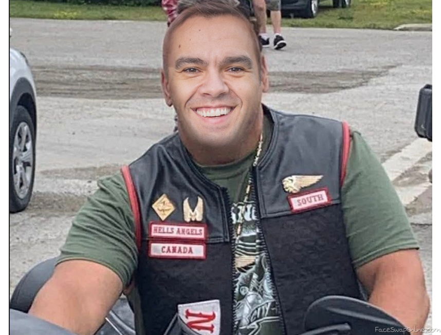 LaPiluleBleueQC's tweet photo. «Est-ce que Charles Milliard est membre des Hells Angels, je pose simplement la question» explique le chef du PQ en point de presse. https://t.co/ZsaBeAzYJ8