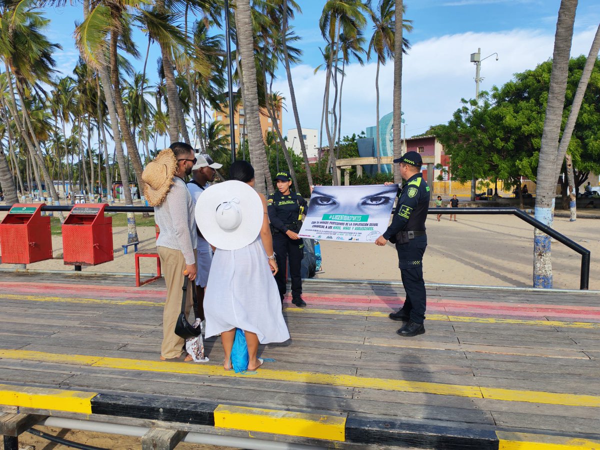 ProteccionPonal's tweet photo. En Riohacha se realizaron diferentes actividades preventivas contra la explotación sexual comercial de niños, niñas y adolescentes, en el marco de la campaña educativa “Ojos en todas partes”, fortaleciendo la protección y la sensibilización ciudadana frente a este delito. https://t.co/EEoymArwuT