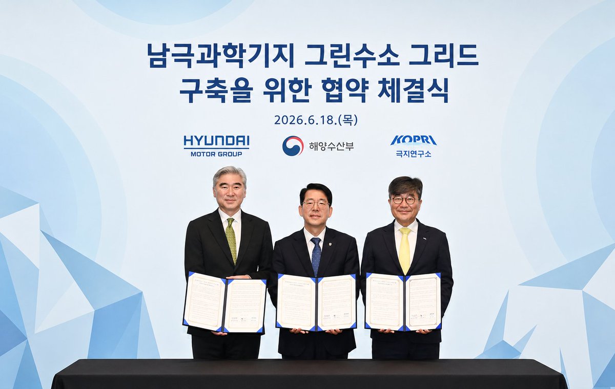 fuelcellsworks's tweet photo. .@Hyundai is bringing #GreenHydrogen to Antarctica, partnering with the Korea Polar Research Institute to reduce diesel use through electrolyzers, #hydrogenstorage, and fuel cells—advancing #cleanenergy in one of Earth’s harshest environments.
#HydrogenNow #FuelCells #EnergyTransition
https://t.co/xrk93I78yB