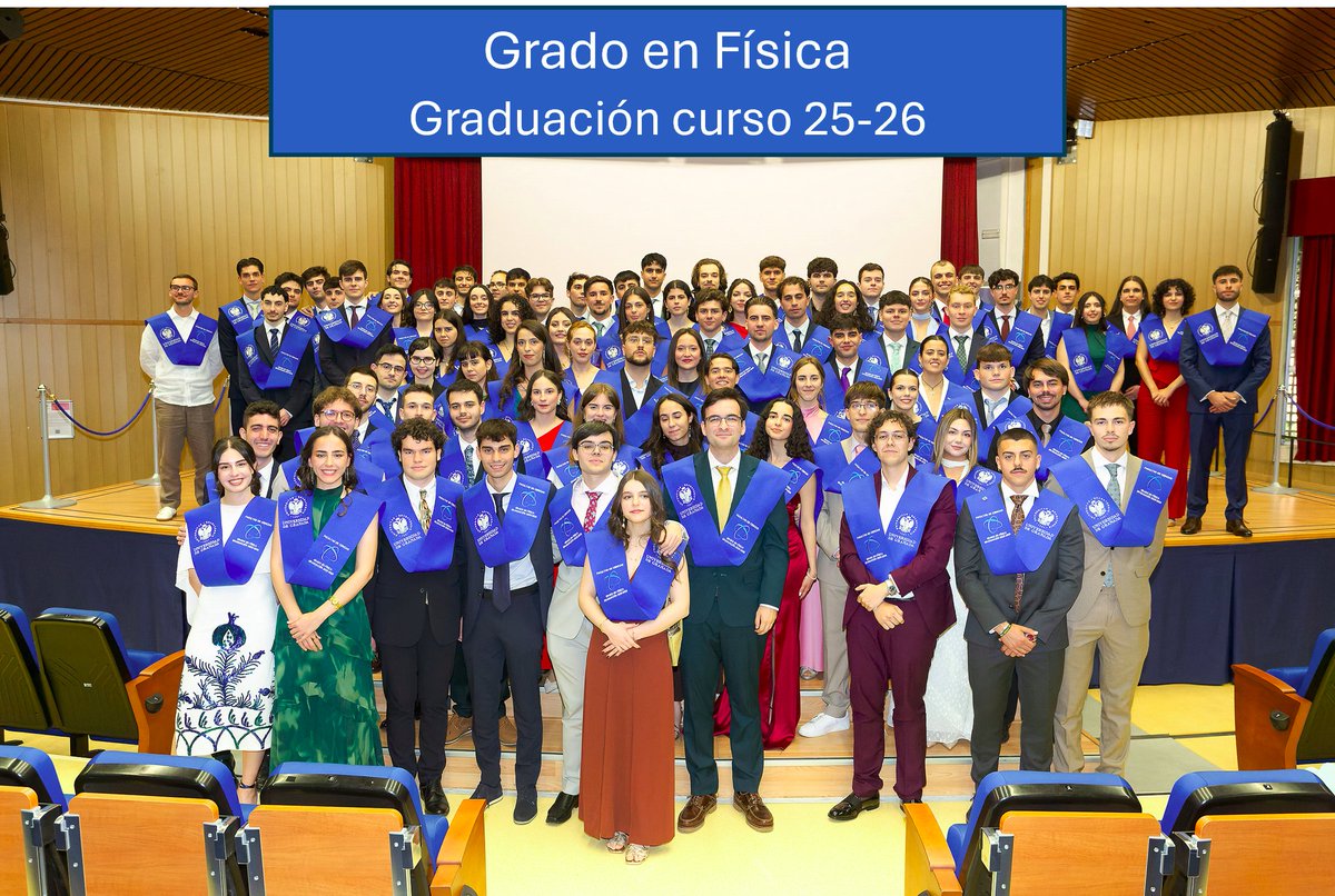 fcienciasugr's tweet photo. 🎓 El pasado 15 de Mayo celebramos en la Facultad de Ciencias el Acto académico de Graduación del Grado en Física, en el curso 2025-2026.
¡Estamos seguros de que lograreis grandes cosas, gracias por hacernos partícipes del camino y enhorabuena! https://t.co/uTnicOSIGY