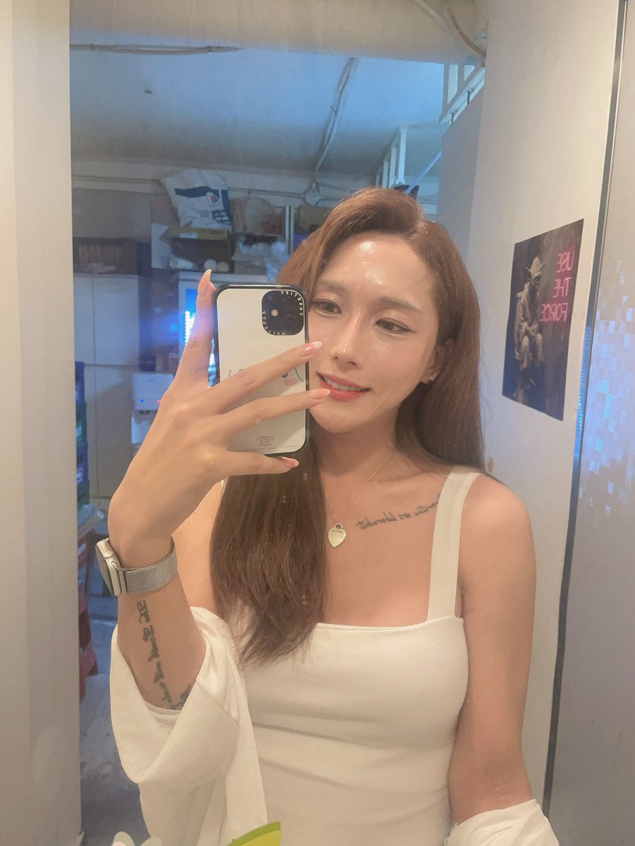 솔라_C tweet media