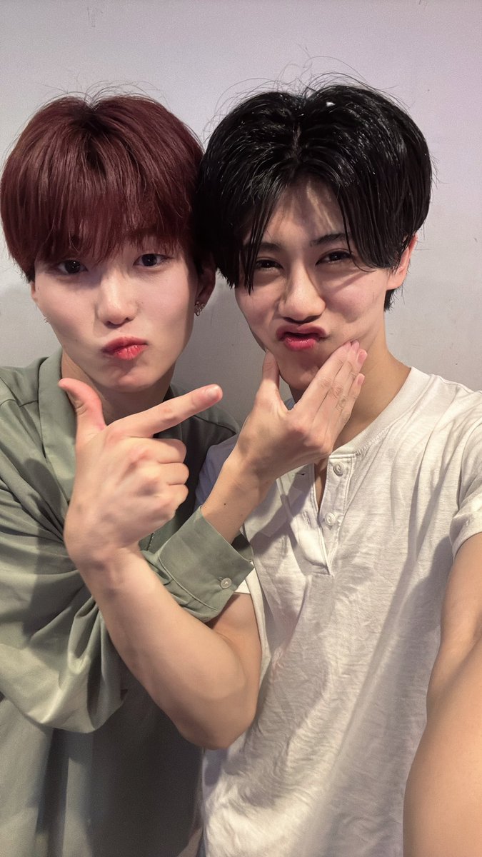 ryuma_five's tweet photo. KIDさんとお写真撮りました✨
今日は今まで以上にたくさん喋れてKIDさんの事知れて良かったです😁少し早いですがお誕生日おめでとうございます！！🎂
いい年にしてください😳
@superfantasy_kd https://t.co/fbkoQ9Qdv4