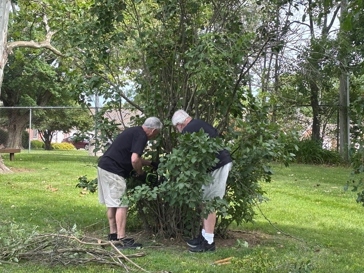BBurgEdFdn's tweet photo. Yesterday our Kiwanis Club of Brownsburg and @HC4Hfair friends worked magic at the cabin! 🪵🌿 Wood cutting, tree trimming, weeding, surprise garden tilling — they did it all. The Pioneer Campers are going to be SO ready. Thank you! 💙 #Kiwanis #Volunteers #BEF https://t.co/RJ1x86O7sh