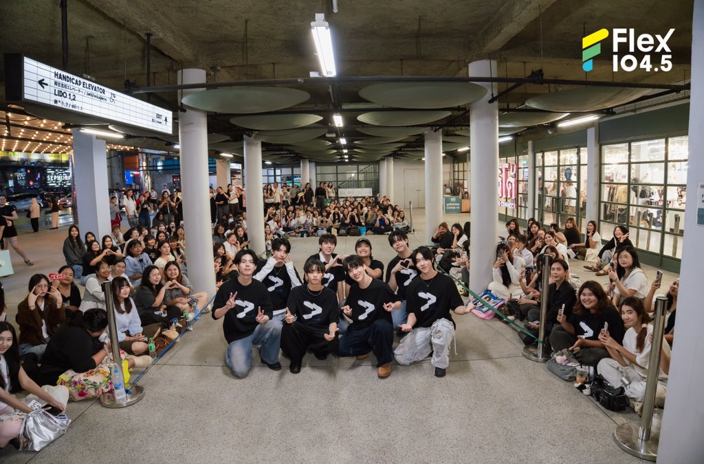 Flex_Connect's tweet photo. ขอบคุณแฟน ๆ ทุกคนมากเลยนะคะที่มารอส่งกำลังใจและอยู่ซัพพอร์ตหนุ่ม ๆ กันจนล้นสตูดิโอเลย 🥰 และต้องขอบคุณ 𝐋𝐄𝟕𝐄𝐋 ด้วยนะคะที่พาซิงเกิลเทสดีเพลง “when i น้อยใจ (sad)” มาแชร์มุมมองอาการแอบ sad ของคนไม่กล้าพูดตรง ๆ ในรายการ Flex Talk บอกเลยว่าจอยสุด ๆ ค่ะ 🖤

แฟน ๆ คนไหนที่โดนหนุ่มขี้น้อยใจตกเข้าแล้ว อย่าลืมตามไปฟังและสนับสนุนเพลง “when i น้อยใจ (sad)” ได้ในทุก Platform Music Streaming ได้เลยนะคะ 🤟✨

📌ดูรายการ Flex Talk ย้อนหลังได้ทาง YouTube : FlexConnect
https://t.co/ZRYXiiw97p

@LE7ELofficialth @Litent_Official @PawinMale @no1else_noel @strong_isstrong @keng_knpp @Victor_VKIT @Jorjamesu @Gundamm_zaa @TERN_CYM 
.
#Flex1045xLE7EL_wheniน้อยใจ
#LE7EL_wheniน้อยใจ #LE7EL #wheniน้อยใจ
#FlexTalk #FlexConnect #Flex1045