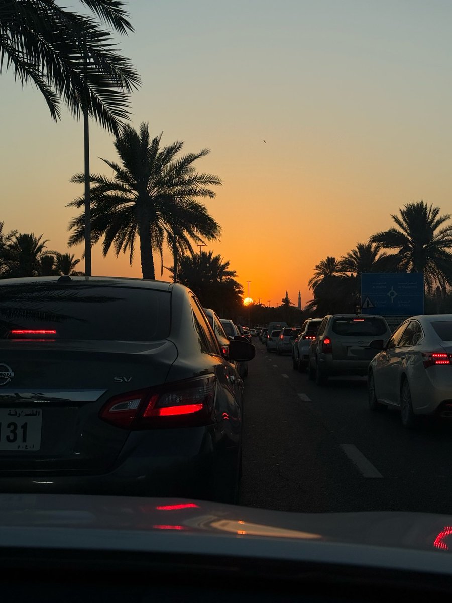 _Ref12's tweet photo. أفــق متـخم بالعسجـد، وغـروب يتـرف فـوق أعيـن العابـريـن https://t.co/b9yCJ1dD4Q
