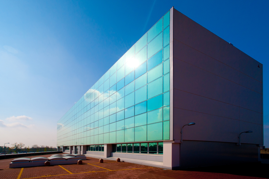 pilkingtonglass's tweet photo. #TBThursday At the San Giuseppe Business Centre in Conegliano, advanced glazing solutions were carefully selected to enhance energy efficiency, acoustic comfort and safety.
#glass #solarcontrol #energyefficiency #pilkington #architecturalglass #italy
1/3 https://t.co/OzBvZlp608