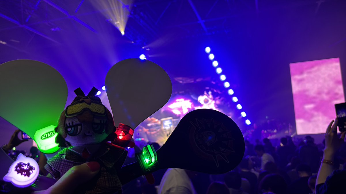meon00's tweet photo. マリンメッセ福岡の時は武道館の時みたくアンチモンのヒュマニラとヒューマノイドで泣きまくらないように堪えてました

 #ゾンクラ https://t.co/nqYALGYdev