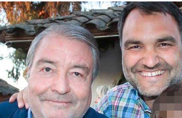 MortonParra's tweet photo. @javiermacaya El honorable Macaya y papito violador https://t.co/owgGsPBquF