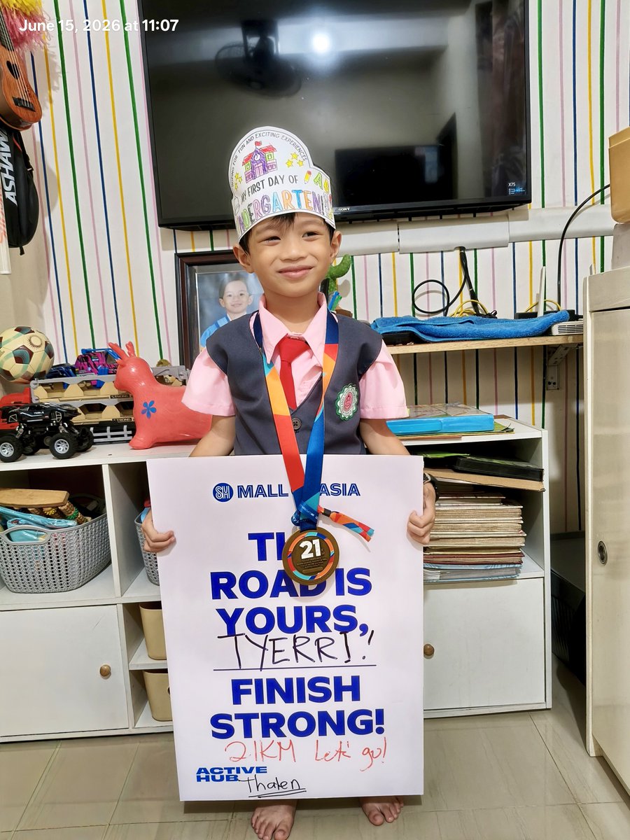 cherrypein's tweet photo. My number 1 supporter 🥰. 
From race kit claiming to finishers medal.

#TitangIna 
#GalaxyManilaMarathon2026 https://t.co/oNAruyL8Mb