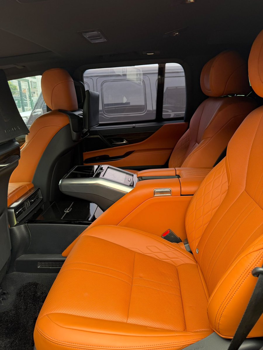 ramalan_6uk's tweet photo. BRAND NEW LEXUS LX600 VIP BULLETPROOF 025✅️
450M💰
#ramalanautomobiles #luxury #luxurycars https://t.co/dSIwKJoaoD