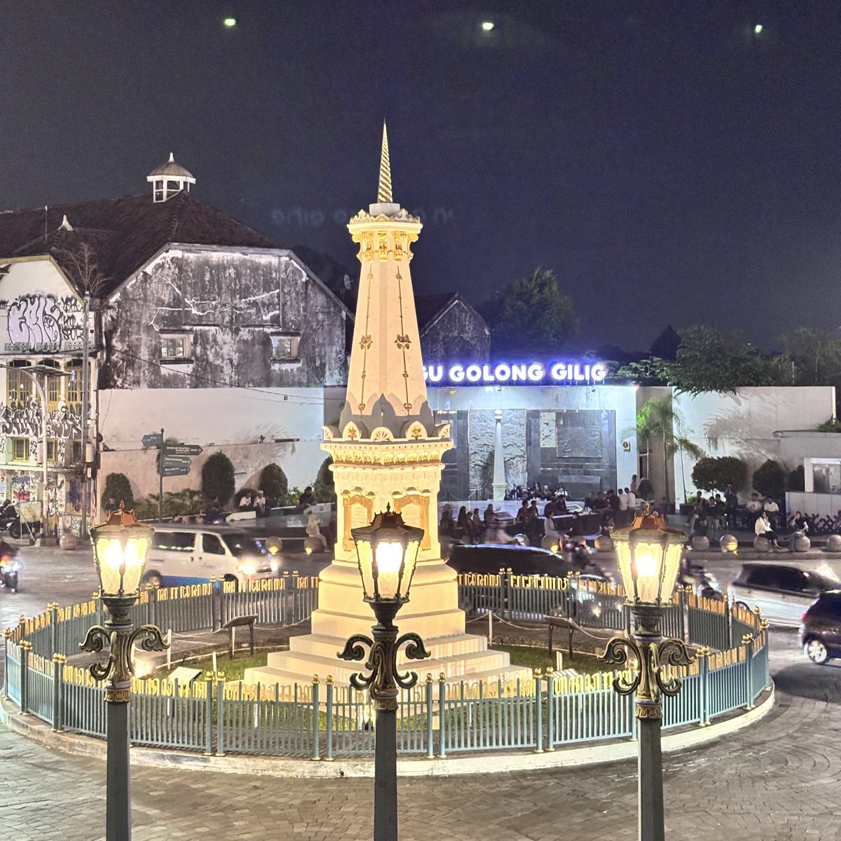amaliaedy's tweet photo. Melamun+sendiri di jogja. Enak juga ternyata 🙏🏻 https://t.co/s59Tk9rVmr