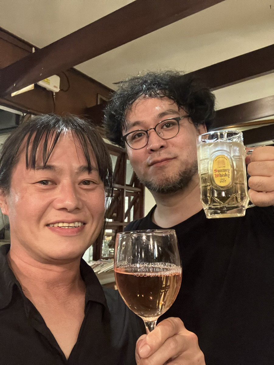 Fukushima_usk's tweet photo. 今日は
#スエフェス
お手伝い(皆様に、愛とシルベーヌを届けます、福島悠介)をさせていただきました
この上なく楽しい一日を過ごしました、これも一重に、皆様、Pの吉本くんのおかげです
レアな末満さんとツーショット（笑） https://t.co/UzG7PSynLR