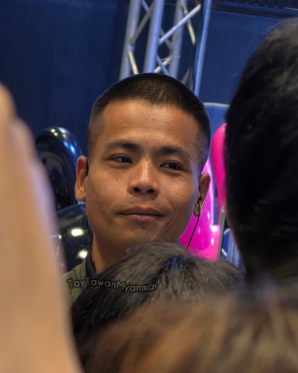TayTawanMyanmar's tweet photo. The smiles... and THE REASON behind them. 

The photographer is smiling. The security guards are also smiling. They all are completely charmed by Little San's overwhelming cuteness. It's not only the fans or Papa, everyone around San including the staff, can't seem to hide their smiles.

Little San really is a ray of sunshine, brightening the day of everyone he meets. Oon-Yai loves San to the max na 😭🤍

P.S. I'd like to respectfully request permission to keep these beautiful smiles in my gallery. 🥺🙏

TAYSAN AT THEPOP
#THEPOP2026
#Tawan_V #POLCASAN