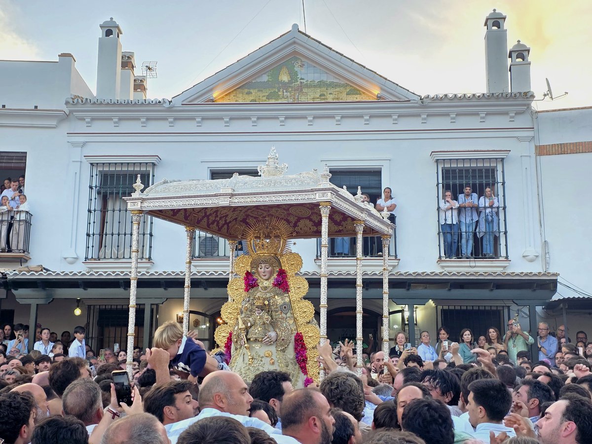 EsteerMP_'s tweet photo. El Rocío no se explica, se vive. Y quien lo ha vivido de verdad no necesita compararlo. https://t.co/4msLT0rs6A