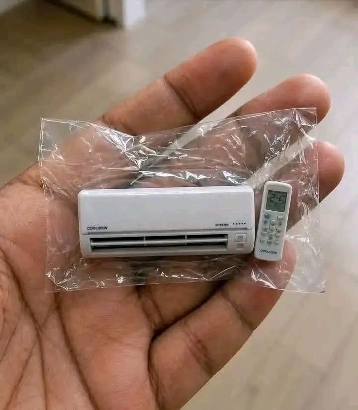 DucViet73872's tweet photo. 🥵 Nóng như cái lò luôn anh em ơi!
Sài Gòn đang 34–35°C mà #Kevin chỉ đủ tiền mua… máy lạnh fake 🥲
May sao ngày mai #Bitget phát máy lạnh real cho anh em nha
Cách tham gia siêu đơn giản:
⚽ Dự đoán đúng tỉ số trận Brazil 🇧🇷 vs Haiti 🇭🇹 là có cơ hội rinh quà.
Giờ chỉ biết ngửa mặt cầu ông bà cho con xin con số đẹp 🤣
Chứ con héo thật rồi…
Anh em vào đoán cùng đi, vì một mùa hè mát mẻ nào!
#UniversalCup
💬 Có gì thắc mắc cứ comment bên dưới.
❤️ & Follow #KevinLy để không bỏ lỡ kèo airdrop mỗi ngày. #CryptoAirdrop #AirdropHunter #Bitget @bitgetvietnam @bitget
⚠️ Nội dung chỉ mang tính chia sẻ thông tin, không phải lời khuyên đầu tư.