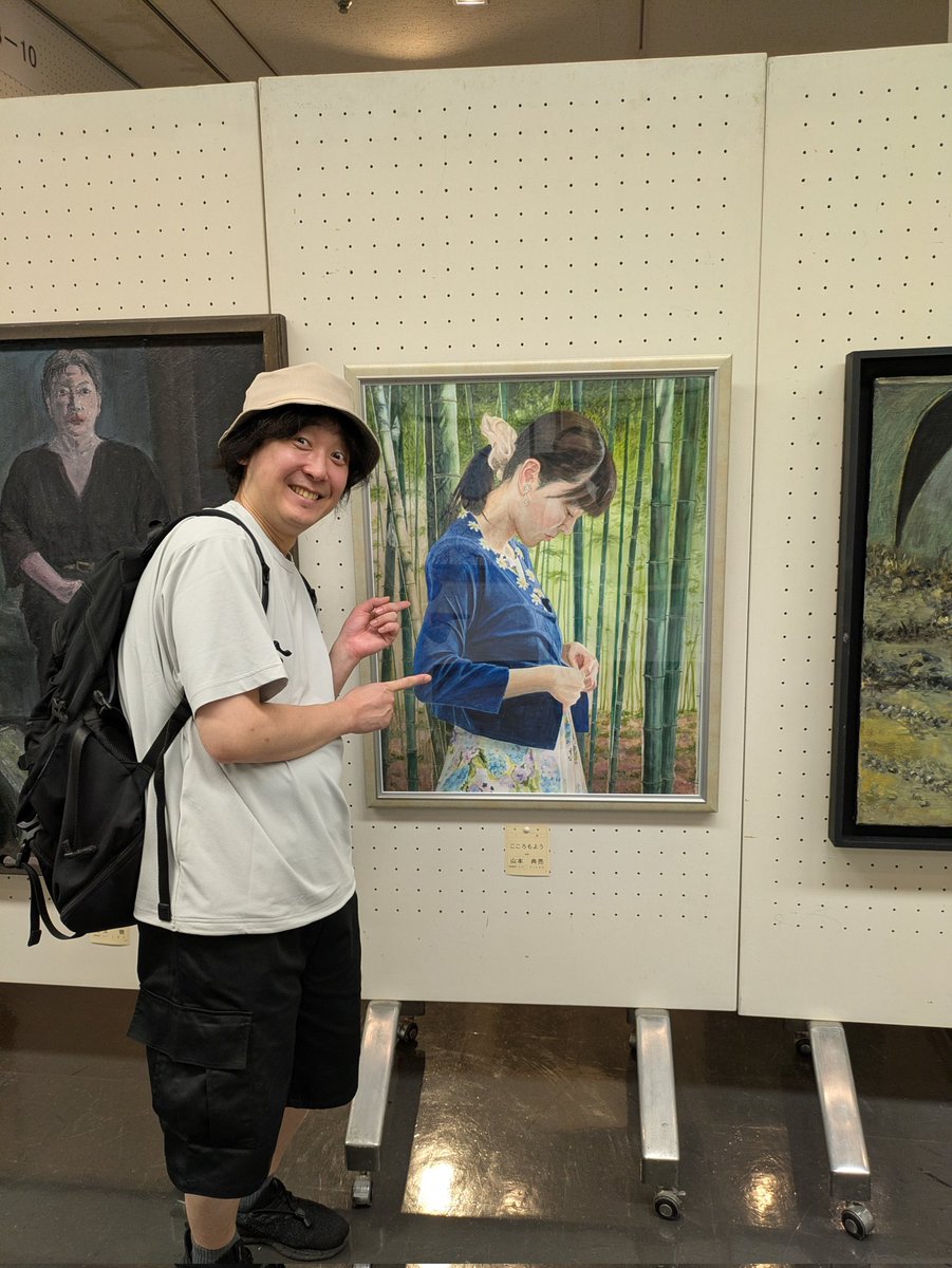 nanasatokenmin's tweet photo. 埼玉県展父親の作品が嬉しい事に展示されたので見に行かせて頂きました！
年に1度今回で3回見に行ってるのですが気付いたら永塚さんといつも見に行っております！
ツーショットもなぜか陣取っておりますがいつも着いて来て頂き感謝です！
自分には確実きない才能。
恩返しと尊敬しかありません。 https://t.co/ls2JKiMsxX