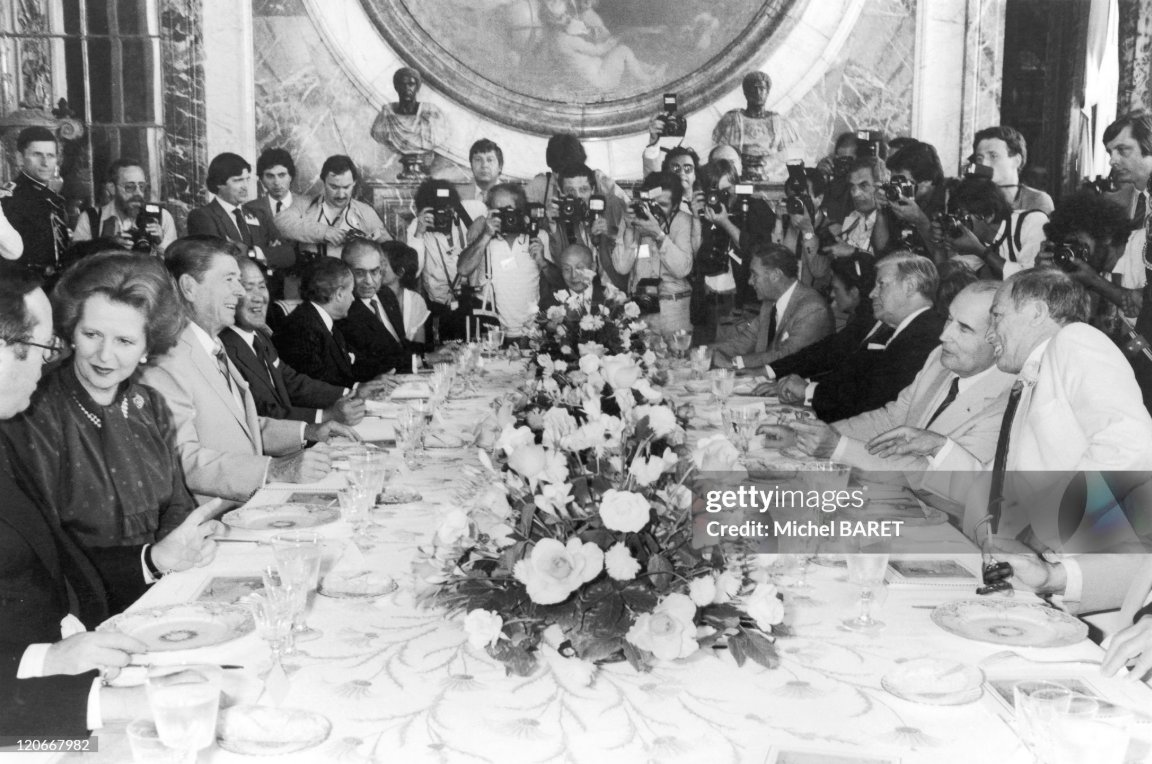 Artemus_Pecorin's tweet photo. @MPigasse @EmmanuelMacron Le château de Versailles est un lieu symbolique où sont signés les traités. Du traité de commerce et d'amitié entre la France et la Perse en 1715 à celui de 1919 dans la galerie des Glaces en passant par l'alliance franco-américaine de 1728. il a abrité la réunion du G7 en 82. https://t.co/gslfKno2x0