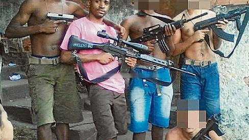 calixto12's tweet photo. @NewsLiberdade Essa galera também tem arma em casa... vai pedir a prisão deles também? https://t.co/Xj29gOWQXS