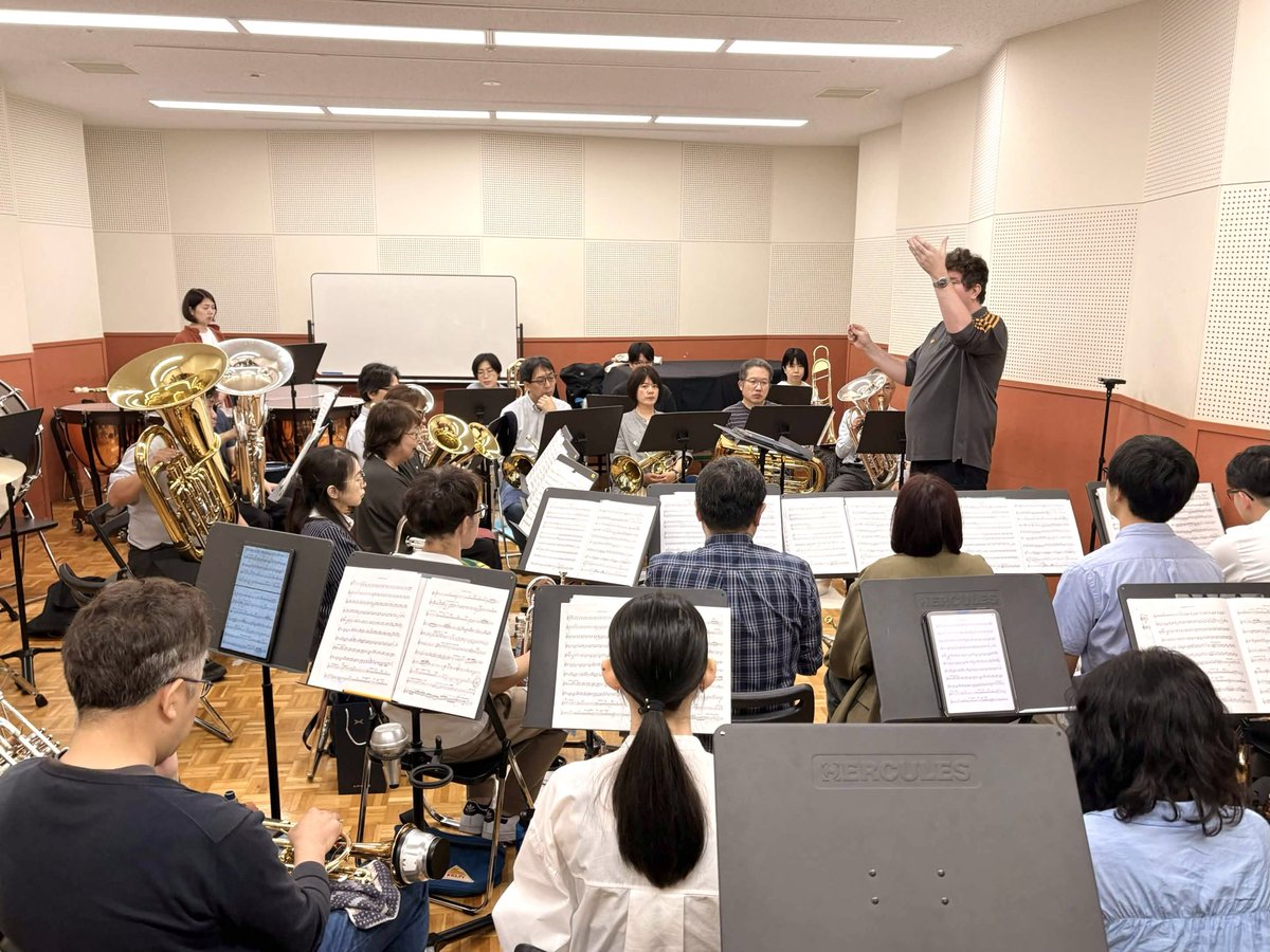 TCCB_Official's tweet photo. 6/17(水)トムさんリハーサル4日目❣️

毎回リハーサルの録音をメンバー内で共有してもらっているのですが、日を追うごとにハーモニーが重厚になり、メロディーにも輪郭が出てきて響きの変化がはっきりとわかります👀
皆様にもお聴かせしたいと思うほど、着実に成長しています📈↗️ https://t.co/hCMUL11G5H