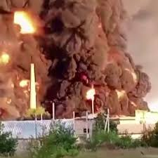 jalle51's tweet photo. Nauditt is right: Ukraine is no longer conducting drone strikes — it is conducting industrial‑scale drone warfare.
1 000 drones is not the limit. It is the proof of concept.

When Ukraine scales to 2 000 or 5 000 drones per wave, Russia’s air‑defense system — already overstretched — will not be able to cope.
This is a strategic shift, not a tactical one.

🔗 Guided Links

Ukraina_dr%C3%B6narproduktion

ryska_luftv%C3%A4rnsproblem
dr%C3%B6narsv%C3%A4rmar_analys