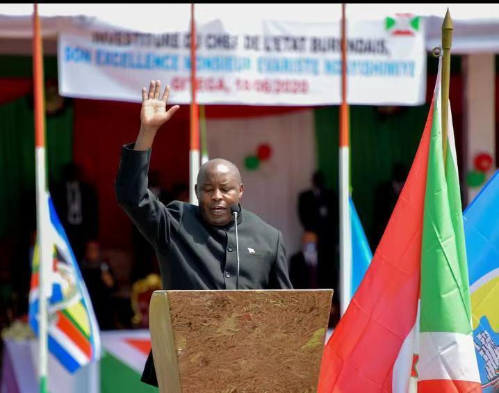 Flicien161629's tweet photo. Du 18 Juin 2020 au 18 Juin 2026: Le Président de la République du Burundi 🇧🇮 S.E @GeneralNeva vient de totaliser six ans (6ans) étant à la tête du #Burundi. Joyeux anniversaire à S.E @GeneralNeva le Président de la République du Burundi et Président en exercice @_AfricanUnion https://t.co/aiHMOmJM4F