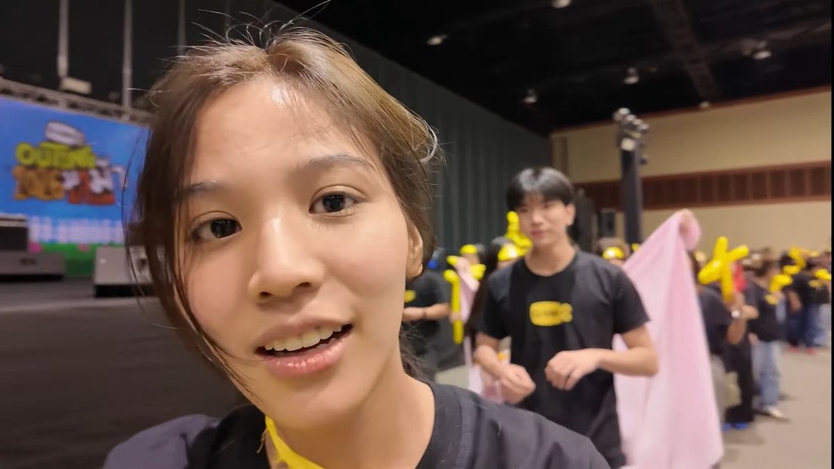 ddeulgiseyo's tweet photo. that's not bonnie. that's actually boneng na kalaro mo tuwing hapon na may good morning towel sa likod, kasama mong bumili ng ice tubig sa tindahan, at mamaw pagdating sa patintero lalo na sa tumbang preso tapos yung tsinelas niya nakasuot pa sa braso niya 🙂‍↔️ https://t.co/1vxiFj8mzS